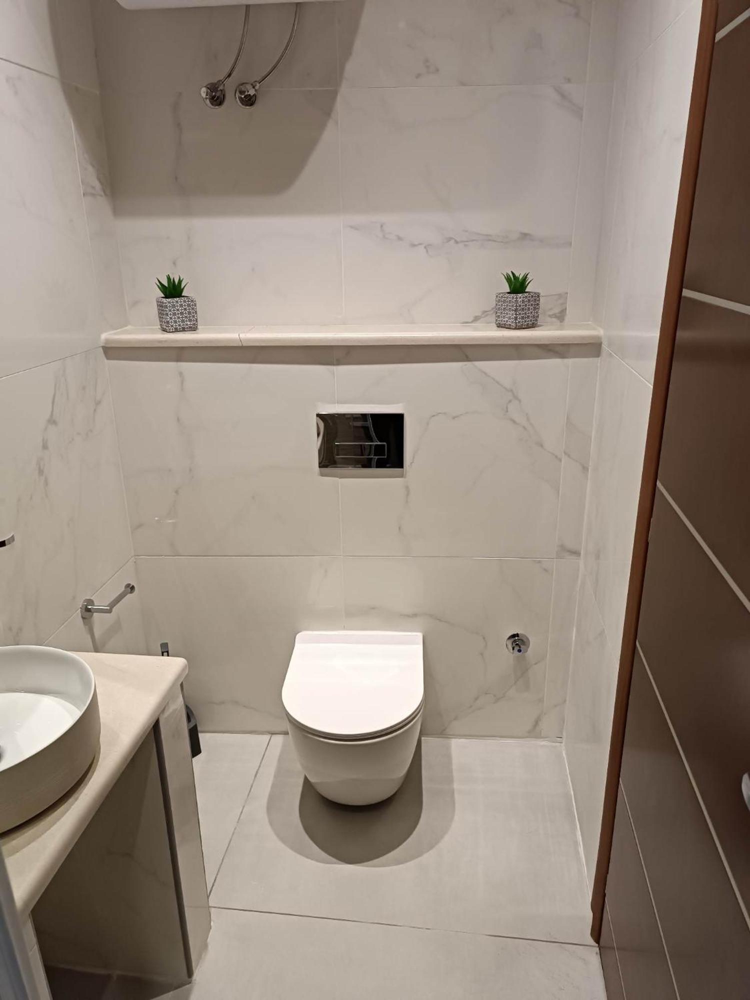 Newly Renovated Apartment Next To The Port Mantouki Exterior photo